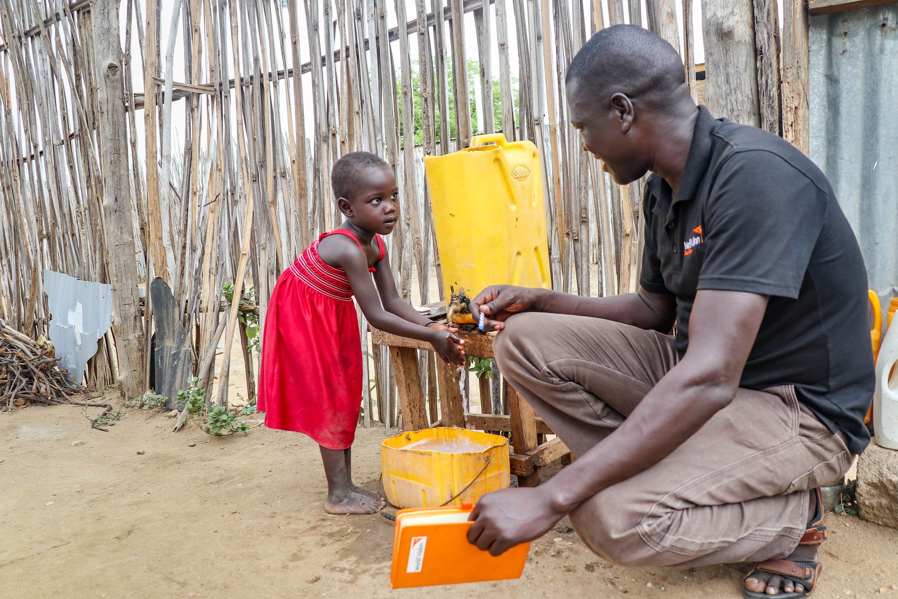 The surviving tradition of hand-washing clothes in Sudan - Global Times